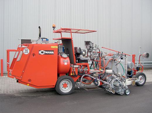 H33,máquina de multiuso con depósito presurizado (500 l) para pinturas termoplásticas proyectables y pinturas termoplásticas con extrusor MultiDotLine<sup>®</sup>