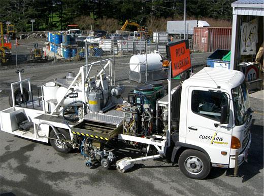 H37-1000PEX <br> mit 2K-Kaltplastik Extruder <br> beidseitig einsetzbar im Mischungsverhältnis 98:2 <br> (Materialbehälter 2 x 300 ltr) <br> sowie 2K-Kaltspritzplastik (Airless) <br> mit Dosierpumpe im AMAKOS<sup>®</sup>-Betrieb beidseitig einsetzb