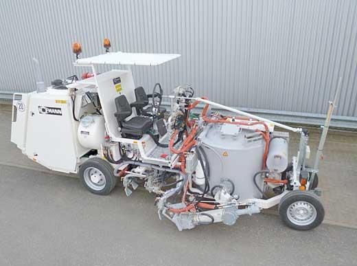 H26 combi-machine equipped with pressure container (450 l) for sprayable thermoplastic with marker unit which can be pushed through as well as for thermoplastics incl. two S+S standard extruder