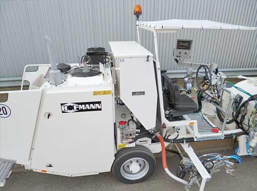 H26 im Airless-Verfahren mit servo-hydraulischer Pumpe (AMAKOS<sup>®</sup>) mit Druckbehälter (800 ltr), vergrößerter Perlbehälter (450 ltr) und verbreiterte Sperrzeichenwanne
