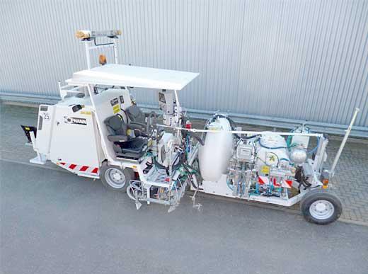 H33 im Airlessverfahren mit servohydraulischer Pumpe (AMAKOS<sup>®</sup>) mit Druckbehälter (540 ltr) und zusätzlichem Druckperlbehälter 600 ltr (insgesamt 900 ltr Glasperlen)
