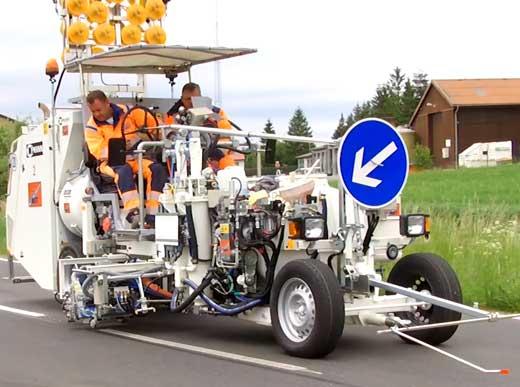 H26 Road marking machine with pressurised container (650 l) for 2-component cold plastics with bellow pump for stochastic agglomerates, Spotflex® and profiled markings, M98:2
