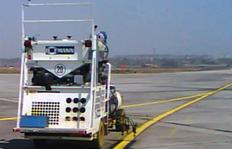 H18 in Mumbai/India equipped with 1-component cold paint Airless system, 2 x 225 l pressurised containers incl.  3 paint guns for taxiways (black/yellow/black)