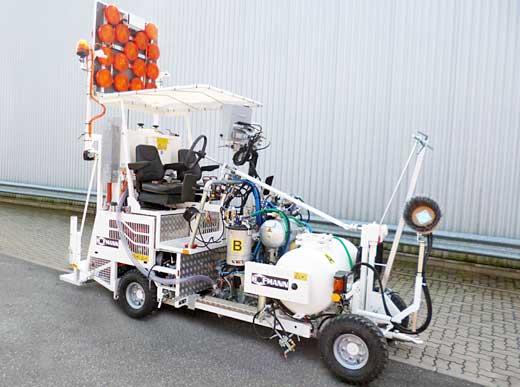 RM3D incl. pressurized container (225 l), incl. line width stabilizer as well as premarking device thermoplastics with S+S standard extruder for plain line