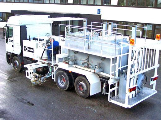 H75-3000P mit drucklosen Behältern (2 x 1500 ltr), für spritzbare Thermoplastiken mit Dosierpumpe, Markeureinheit beidseitig