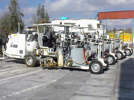H33 Kombimaschine mit drucklosem Behälter (500 ltr): Spritzbare Thermoplastik mit wegabhängiger Pumpe / Thermoplastik mit Extruder