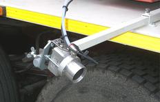 Système de caméra des deux côtés avec soufflante contre condensation et encrassement de la lentille, à l'exemple d'un camion de marquage pour enduits à chaud pulvérisés pour surveillance de la qualité du trait
