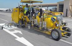 H33 in Manama/Bahrain with 1-component cold paint Airless system, 1 x 460 l and 2 x 220 l pressurised container with 90 cm wide line marker unit incl. 4 paint and glass bead guns each as well as 3 paint and glass bead guns for taxiways in black/yellow/bla