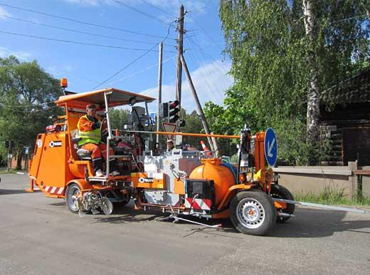 H33 machine de marquage combiné avec réservoir sous pression (300 l) pour enduits à chaud pulvérisés et enduits ainsi que peinture à froid avec pompe (Airless), 385 l